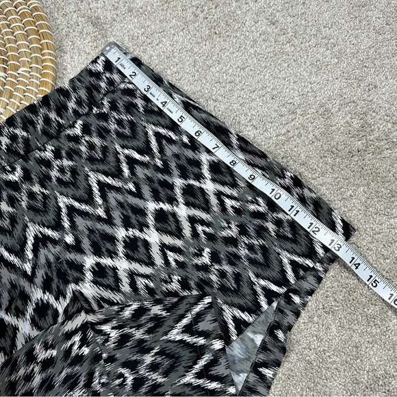 Spanx Sunshine Shorts Pull On 4" UPF 50+ Quick Dry in Grey Ikat Size M - Picture 12 of 13